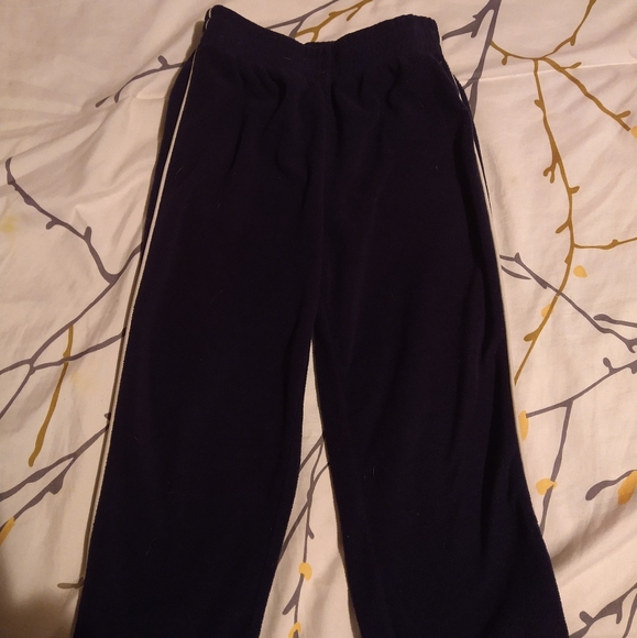I am selling a pair of kids, boys 3T. Black/white. - Picture 1 of 1